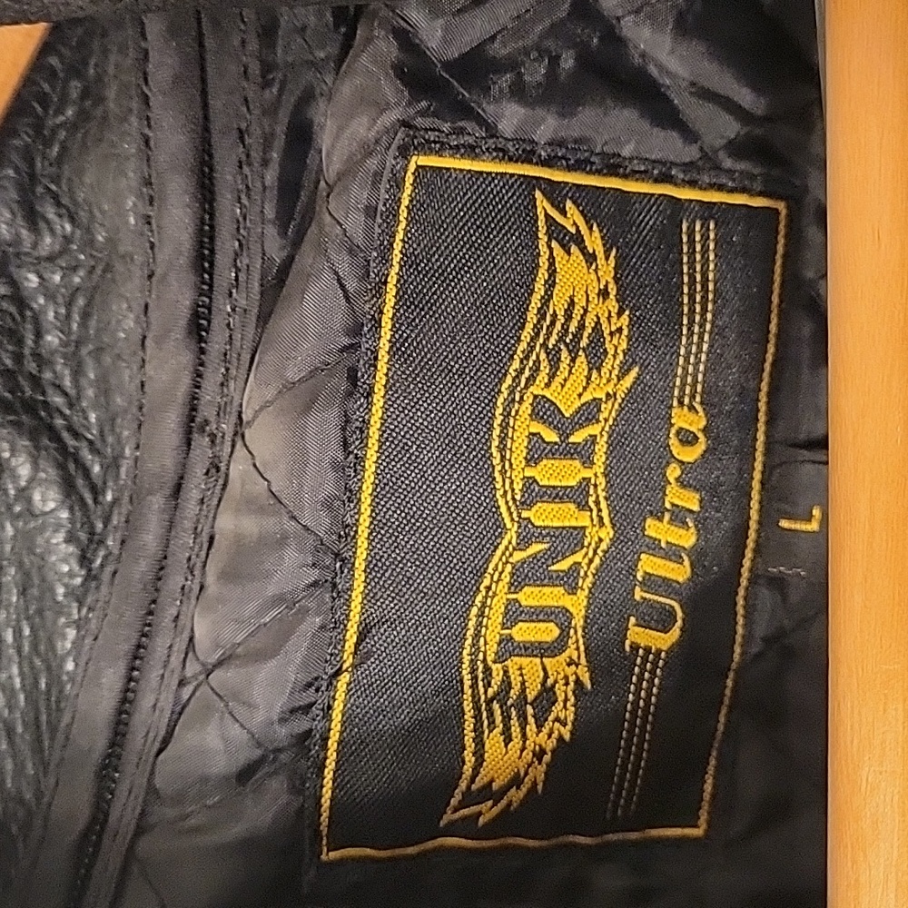 Leather jacket - Picture 3 of 6